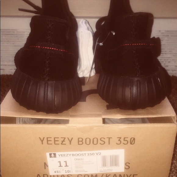 Yeezy Boost 350 v2 Size 11 CP9652 main image 7