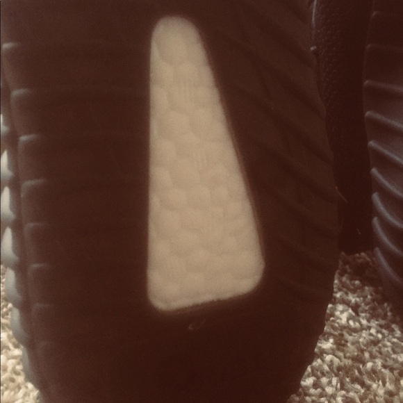 Yeezy Boost 350 v2 Size 11 CP9652 main image 5