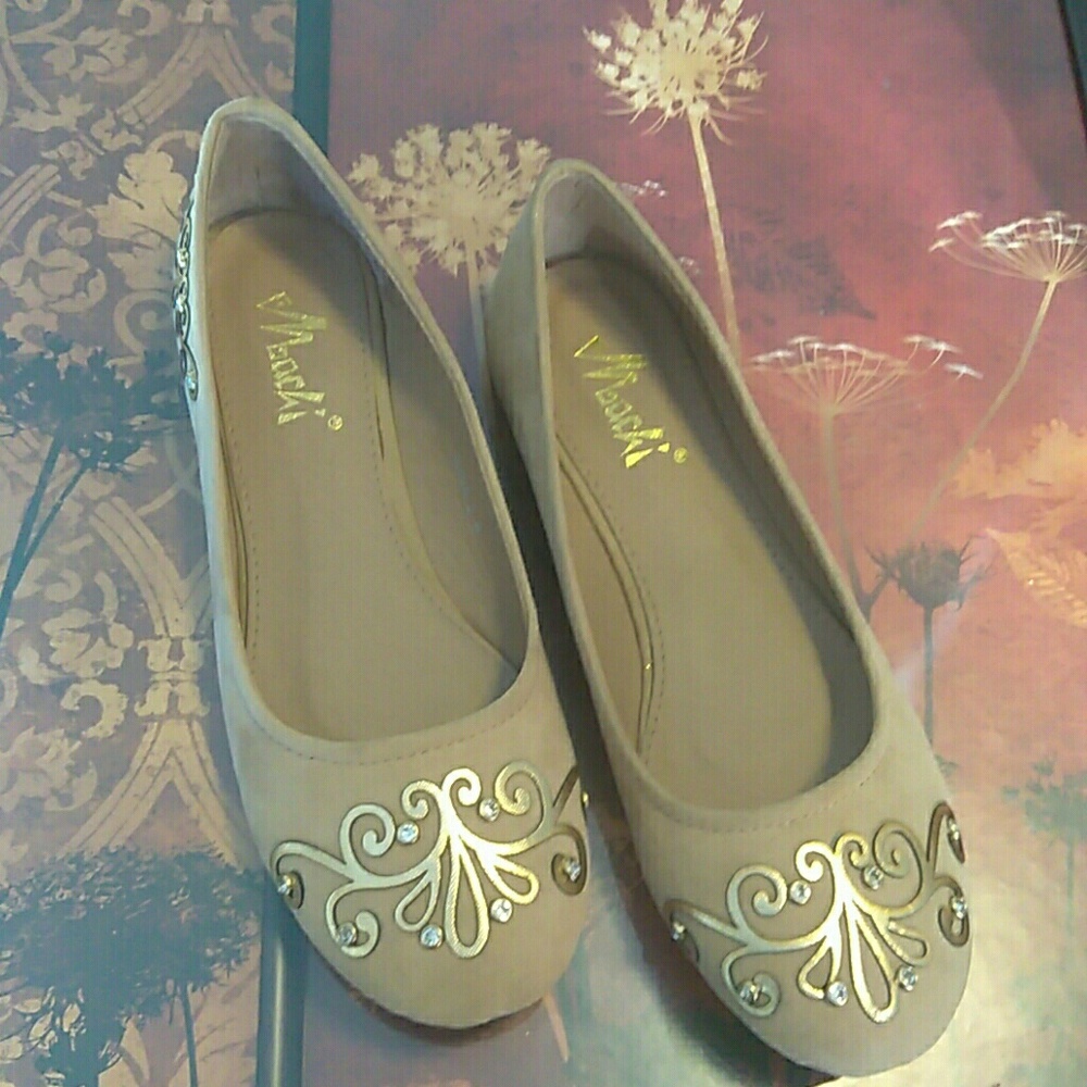 Flat shoe