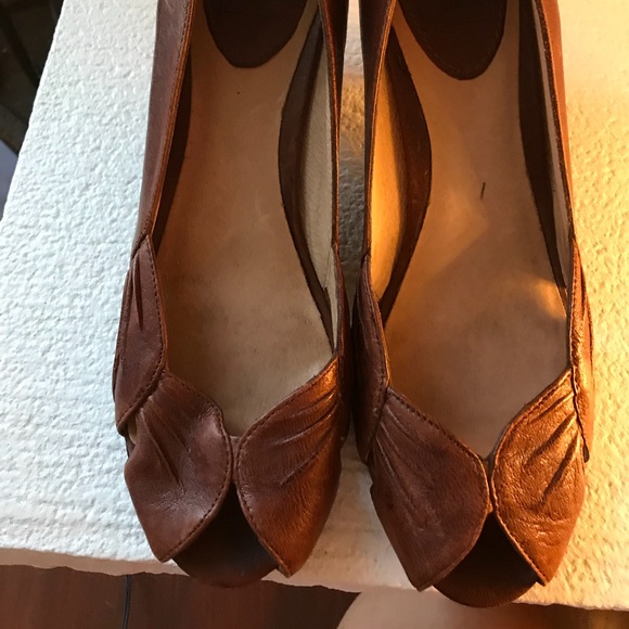 Frye peep toe kitten heels - Picture 2 of 4