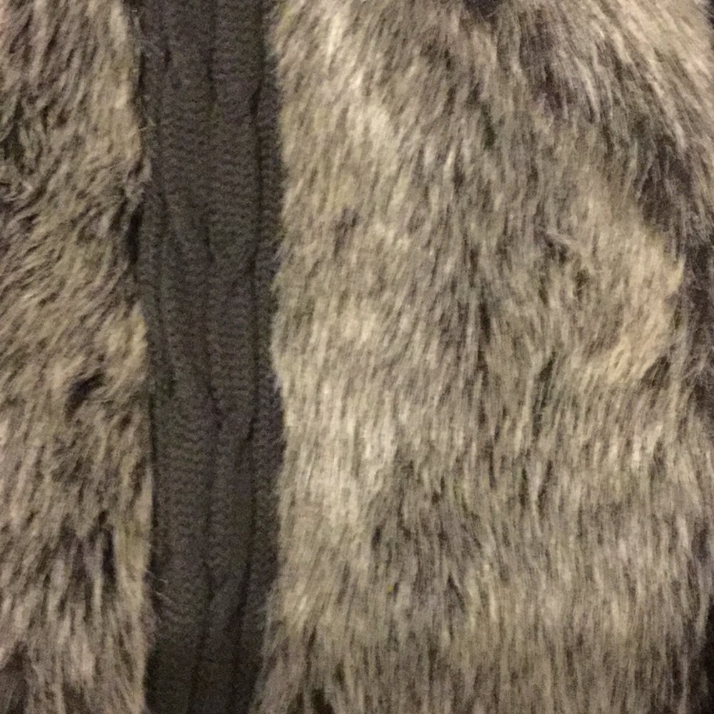 XOXO Faux Fur and Knit Vest, L, NWT - Picture 4 of 8