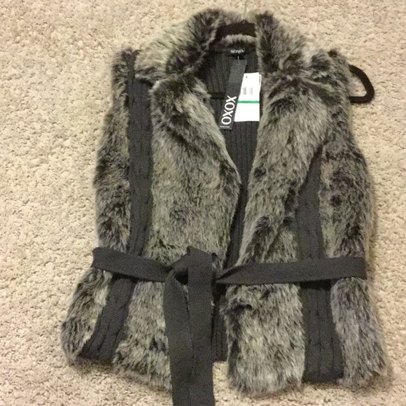 XOXO Faux Fur and Knit Vest, L, NWT - Picture 3 of 8