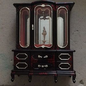 Amazing jewelry box, unique :)