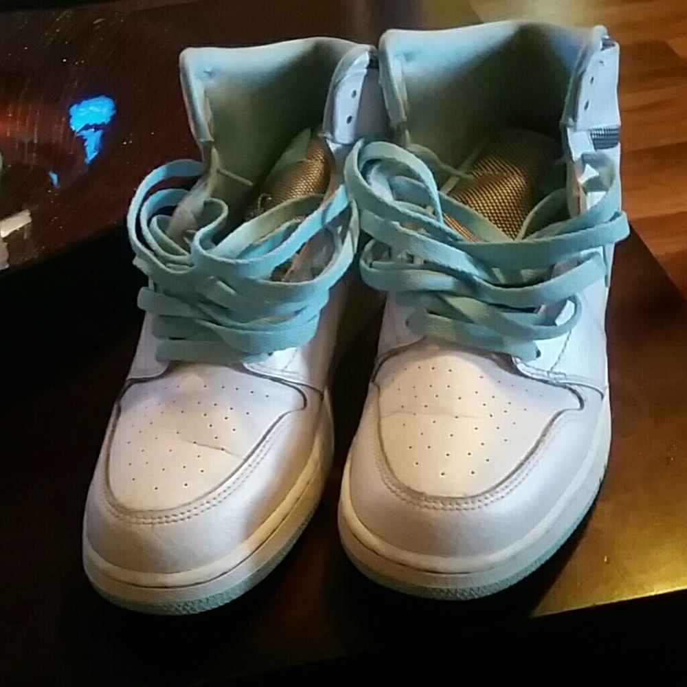 Jordan retro 1's