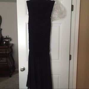 black sleeveless dress
