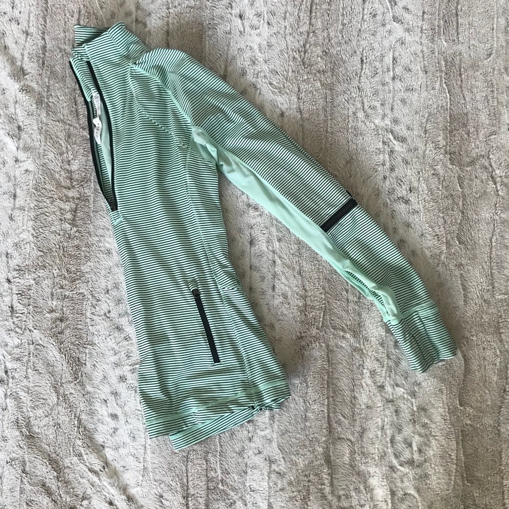 Lululemon running top