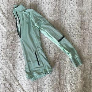 Lululemon running top