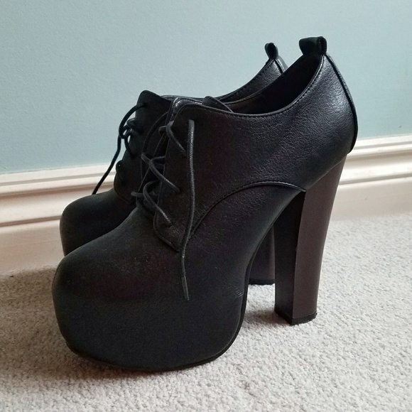 Forever 21 Shoes - Black booties