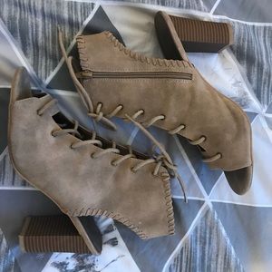 tan open heel/toe booties.