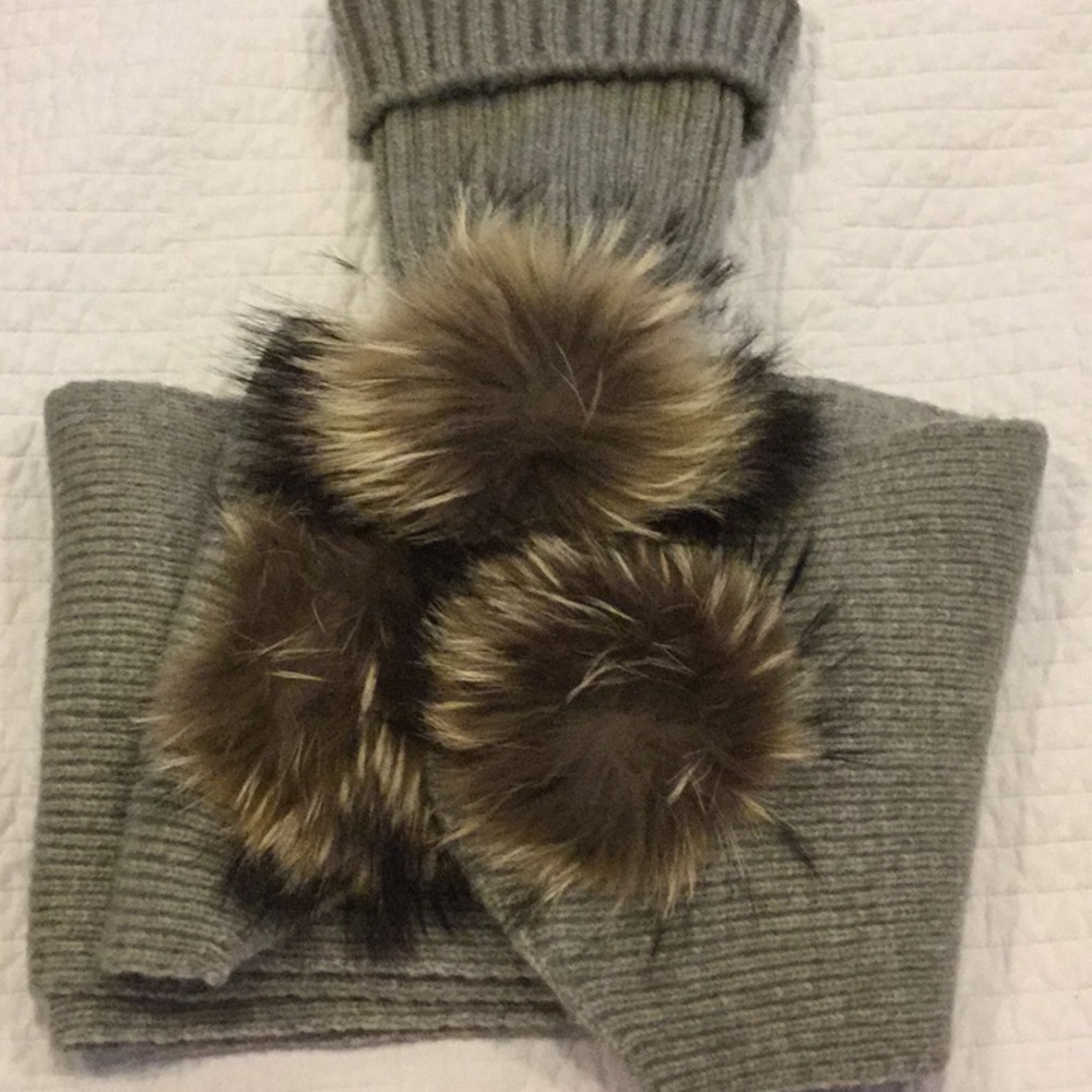 Women’s Fox Fur Scarf & Hat Set - Picture 2 of 2