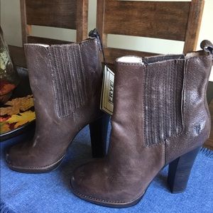 Frye Donna Chelsea Boot