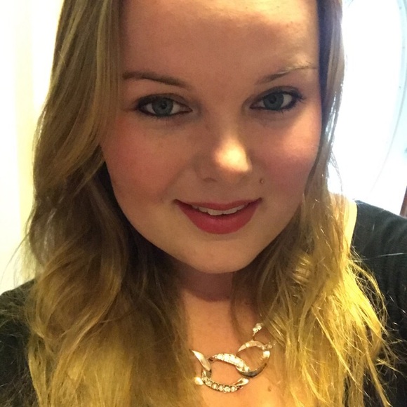 Meet your Posher, Danielle - Picture 1 of 1