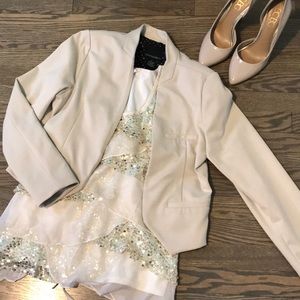 FLASH SALE ⚡️ 2/$20 Cynthia Rowley cropped blazer