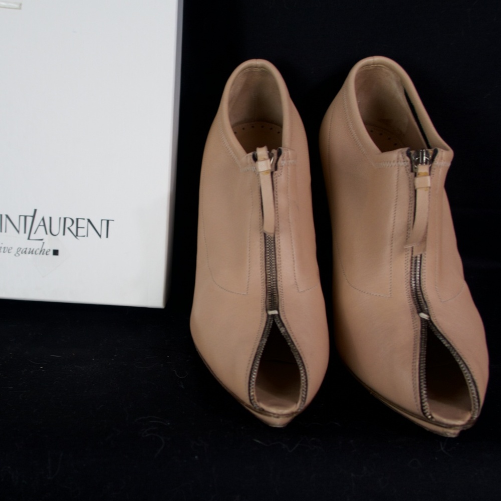 Yves Saint Laurent Heels