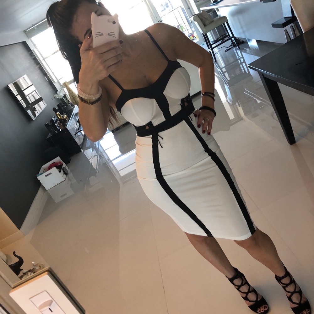 🚨 Never worn Black & White Dress 👗Medium 🚨