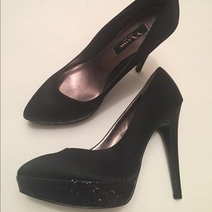 Nina satin pumps