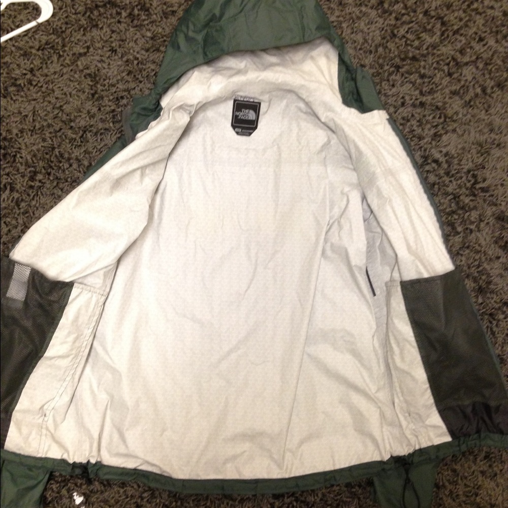 SOLD North Face Green Venture Hyvent Rain Jacket - Picture 5 of 8
