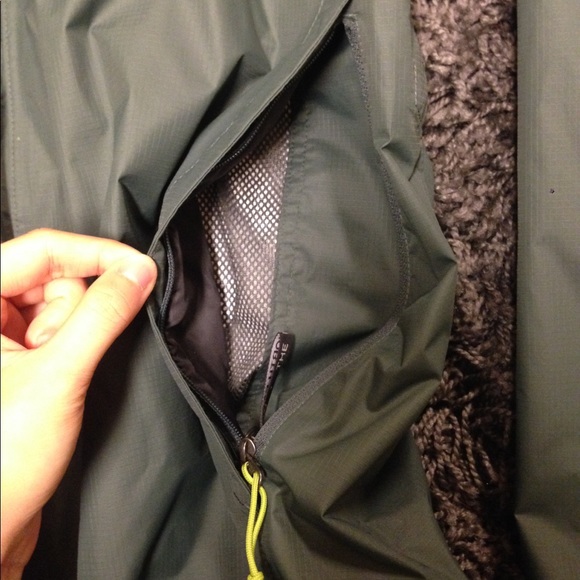 SOLD North Face Green Venture Hyvent Rain Jacket - Picture 3 of 8