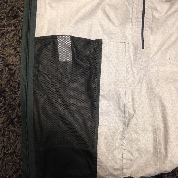 SOLD North Face Green Venture Hyvent Rain Jacket - Picture 8 of 8