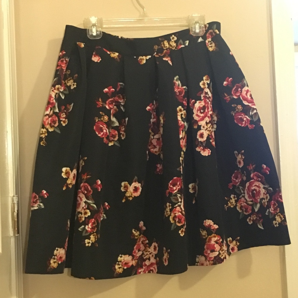 Floral pleated skirt