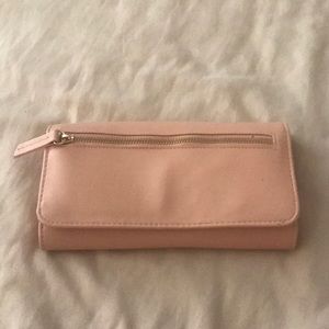 A wallet (hand wallet or purse wallet)