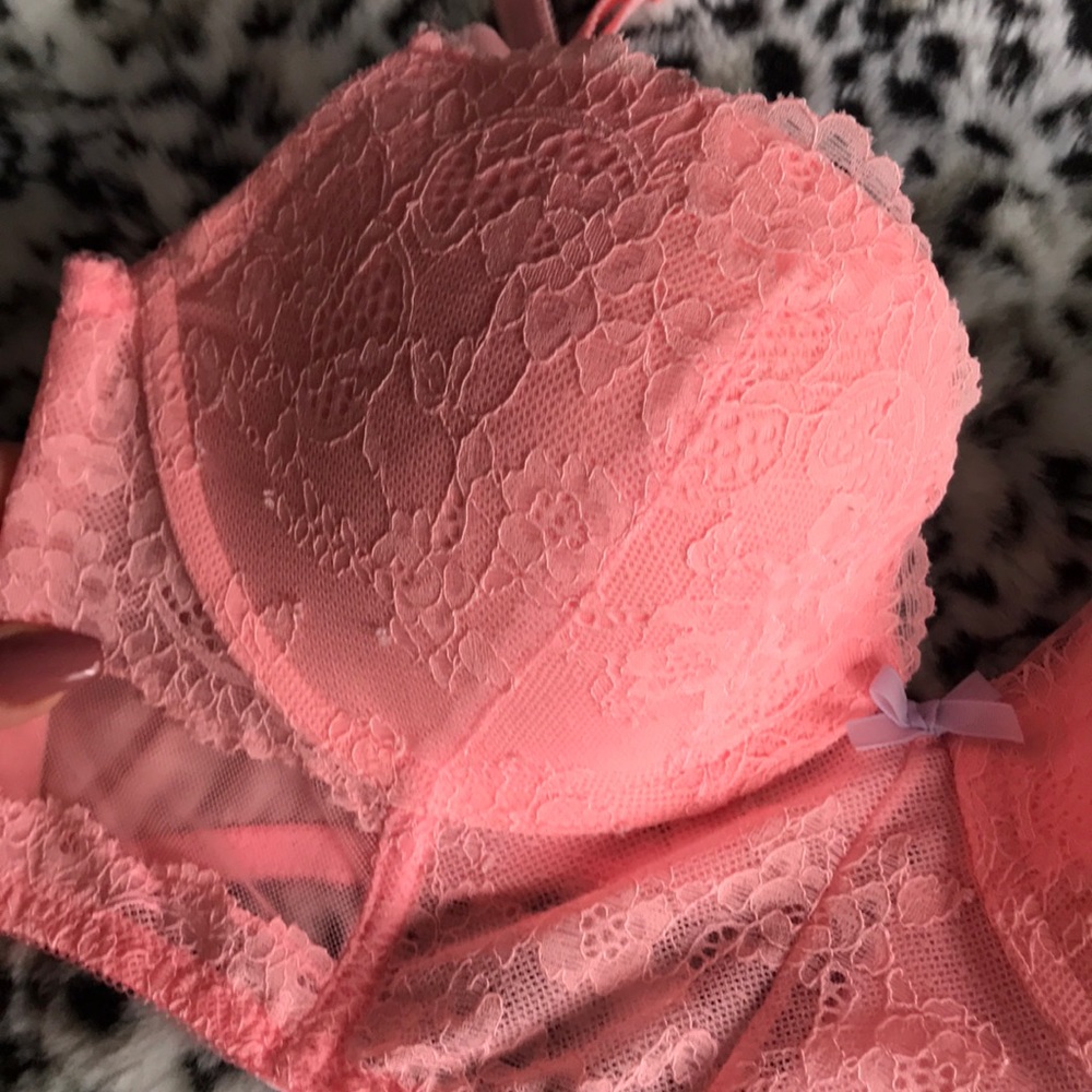 Victoria’s Secret bra 34D - Picture 2 of 5