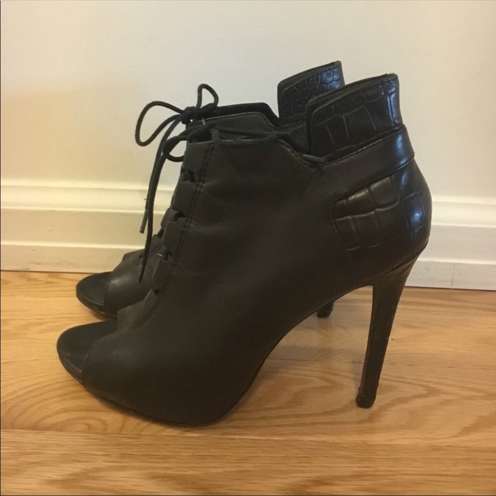 Pour La Victoire Black Leather Lace up Booties