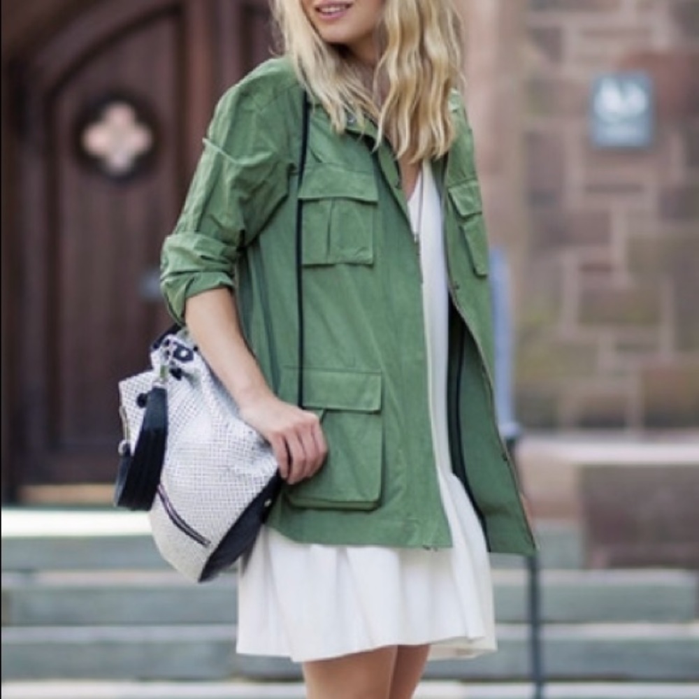 ᴇʟɪᴢᴀʙᴇᴛʜ ᴀɴᴅ ᴊᴀᴍᴇs “ɴɪᴋᴋɪ” ᴊᴀᴄᴋᴇᴛ