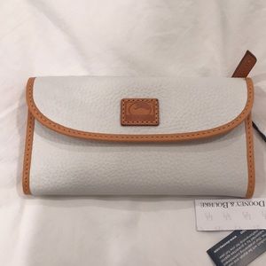 Dooney & Bourke NWT wallet white tan