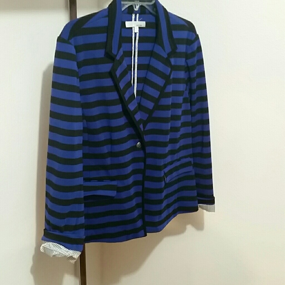 One button blazer