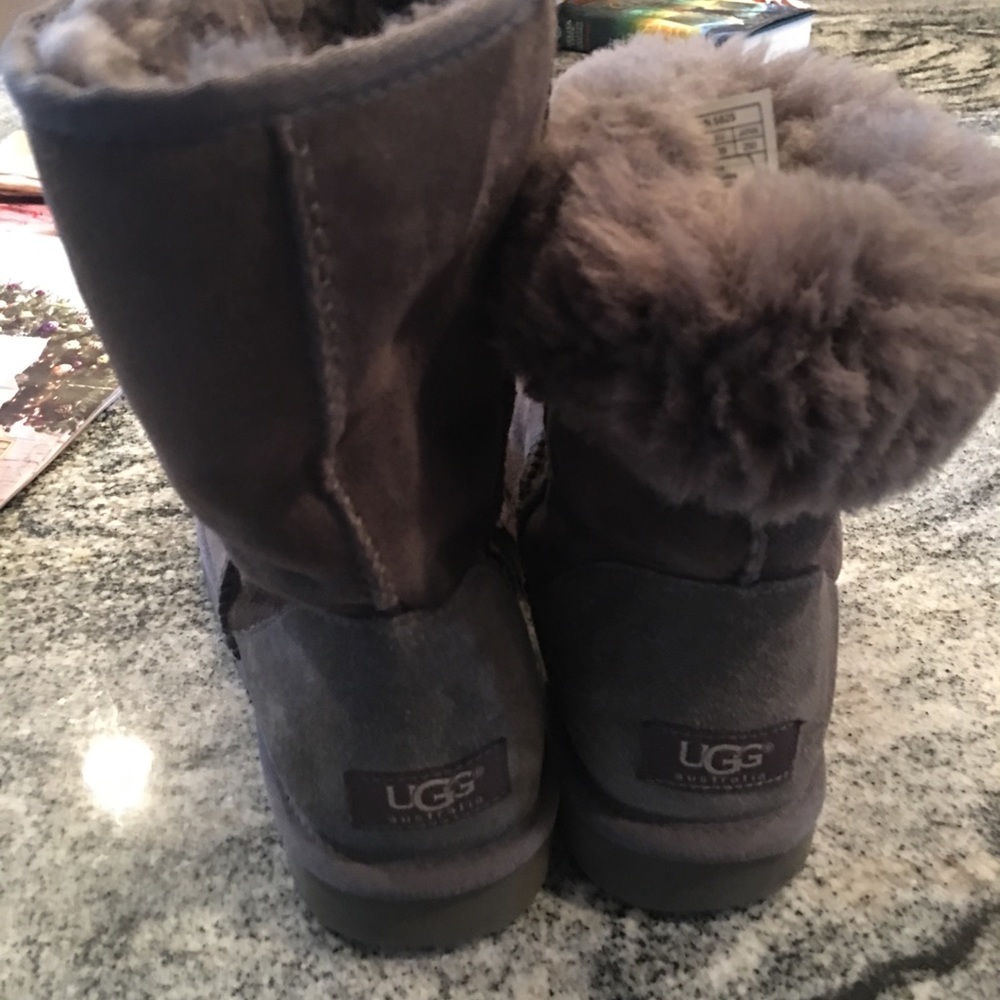 Gray Uggs size 8. Great used condition!