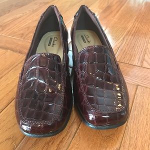 Clarks Gael Angora Shoes in Burgundy size 6M (US)