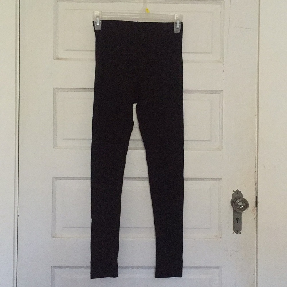 SOLD - NWOT Black leggings