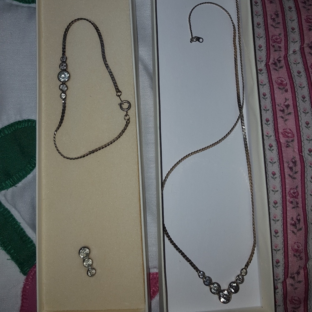 Jewlry set , earings bracelet, necklace