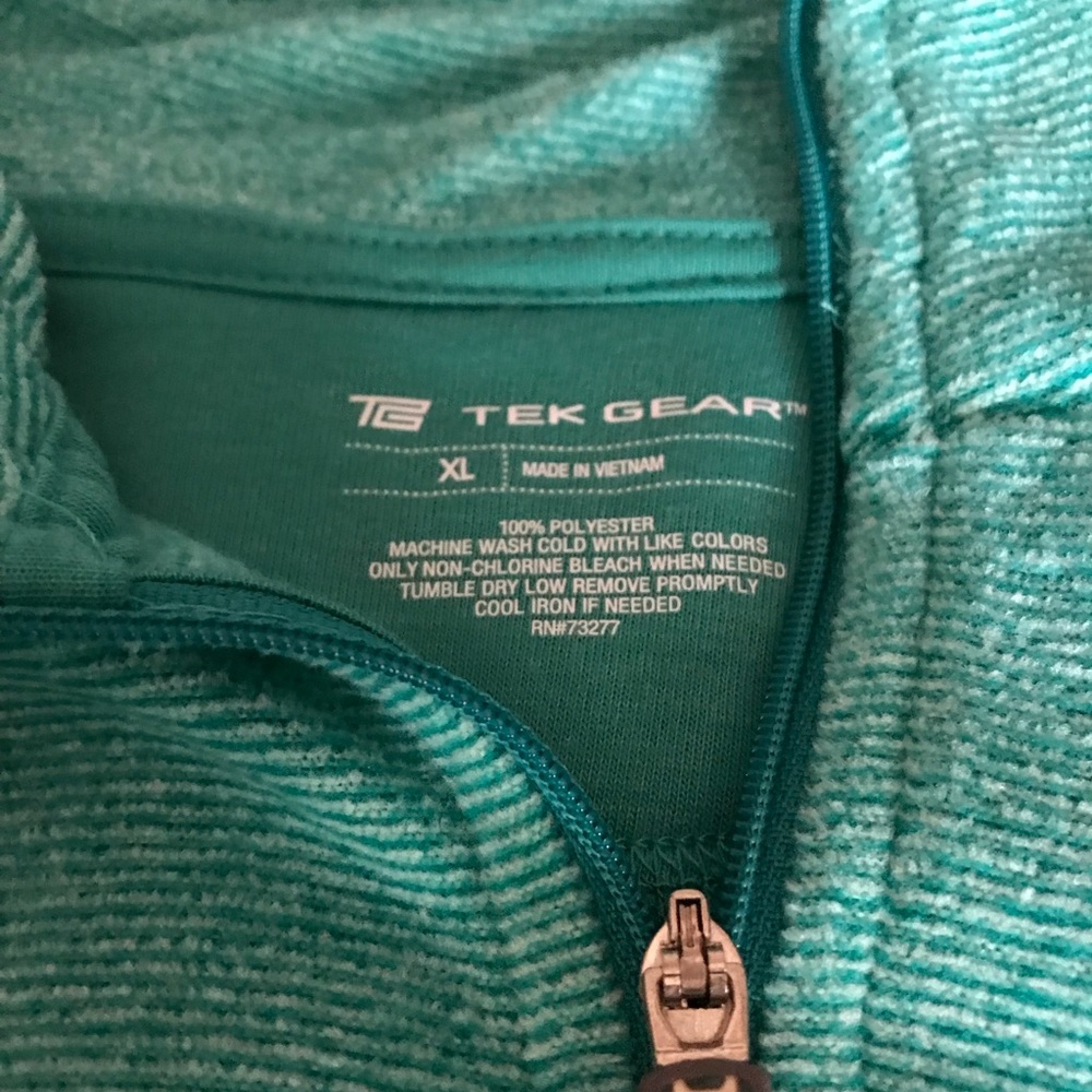 Tek fear pull over Womans XL