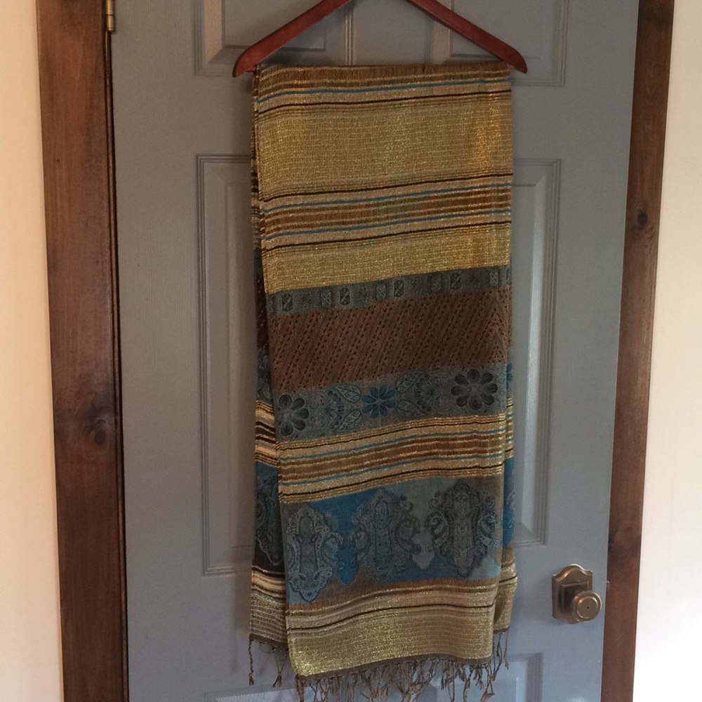 💜Beautiful women's scarf BRAND new NEVER worn!💜