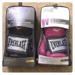 Never used 8oz Everlast training gloves.