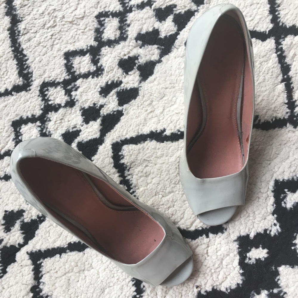 Vince Camuto heels, patent grey, sz 5.5