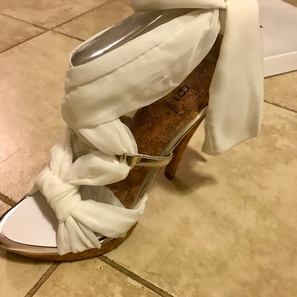 White strap Sandals - Picture 1 of 6