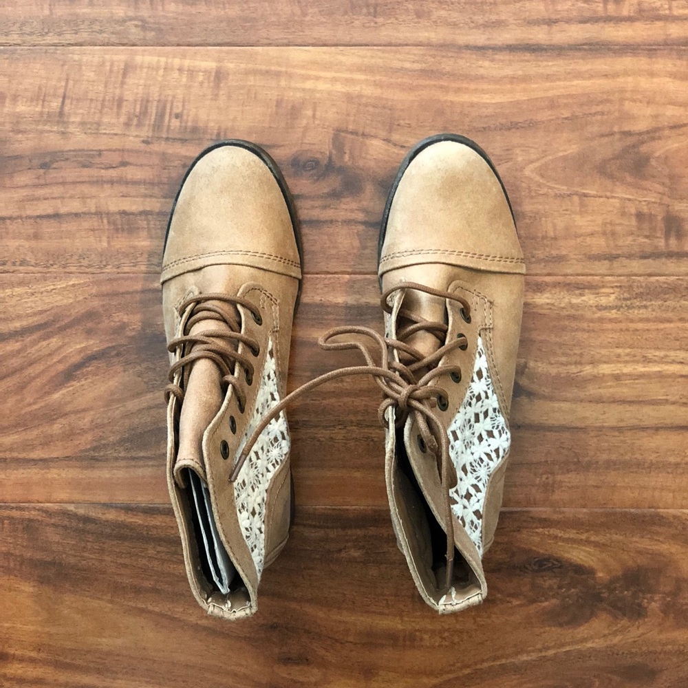 Cute Fall Booties - with lace! - Picture 2 of 3