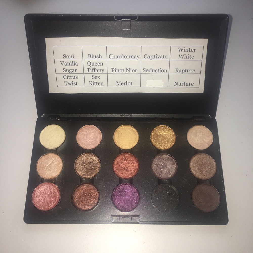 Mac Palette w/14 Single Eyeshadows