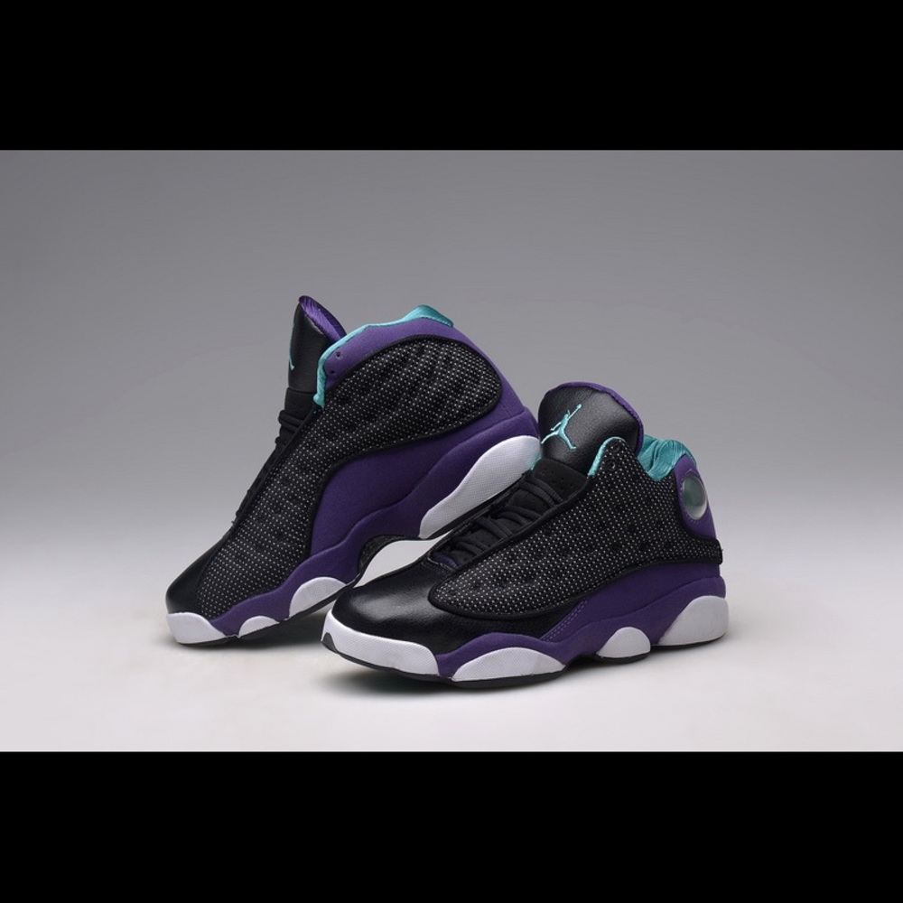Jordan sneakers size 6 Y .... 13's
