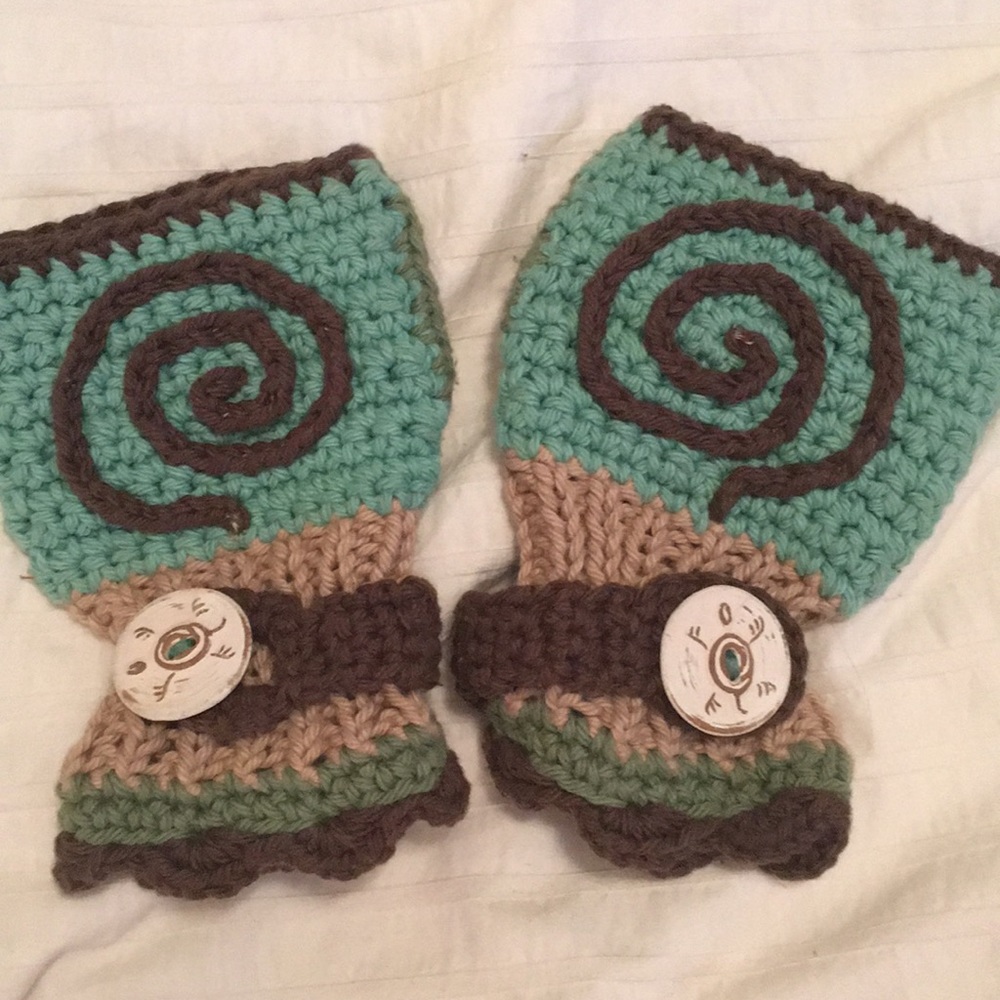 Handwoven fingerless mittens