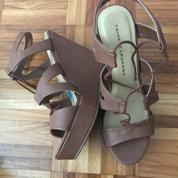 😍Lace Up Wedge😍 - Picture 3 of 4