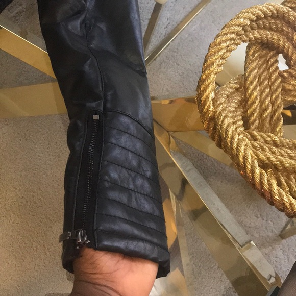 Leather jacket - Picture 3 of 7