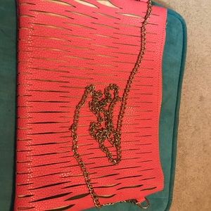 PINK CROSSBODY BAG WITH CUTOUTS