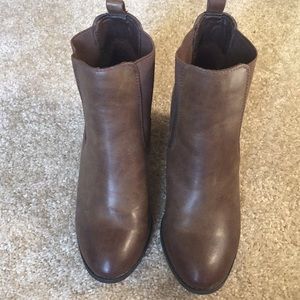 Bass brown ankle booties like new