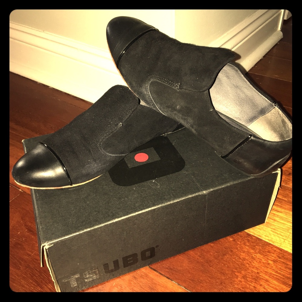 Black suede and leather flats‼️