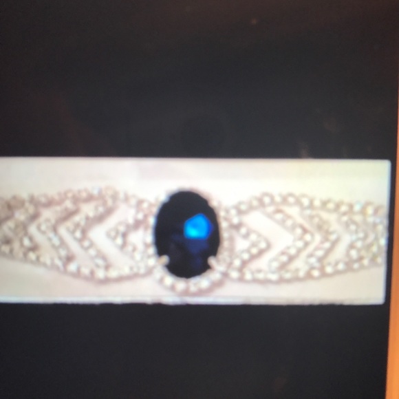 $22 New in box blue crystal bracelet - Picture 1 of 3