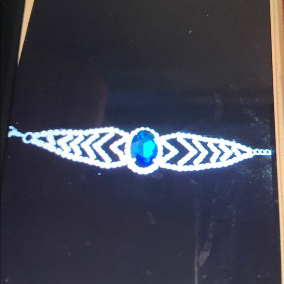 $22 New in box blue crystal bracelet - Picture 3 of 3